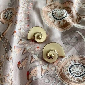 Vintage Enamel Seashell Clip on Earrings